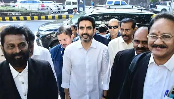 Breaking: విశాఖ కోర్టుకు హాజరైన మంత్రి లోకేశ్.. క్రాస్ ఎగ్జామినేషన్ చేస్తున్న ధర్మాసనం Breaking: విశాఖ కోర్టుకు హాజరైన మంత్రి లోకేశ్.. క్రాస్ ఎగ్జామినేషన్ చేస్తున్న ధర్మాసనం