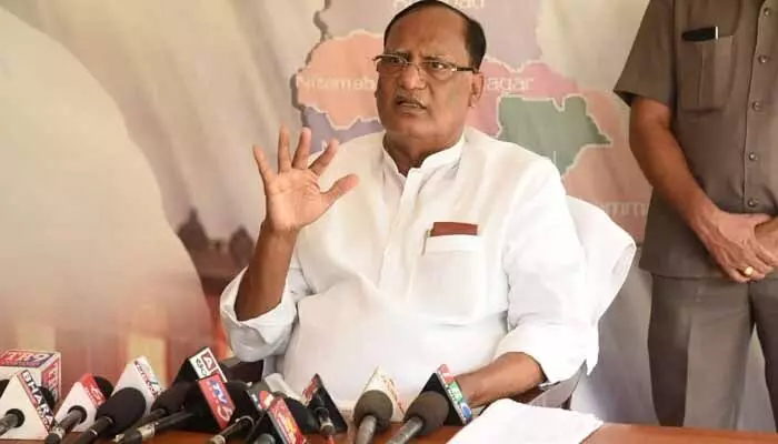 రాష్ట్రంలో కొత్తగా పార్టీ పెట్టాల్సిన అవసరం లేదు.. కవిత కొత్తపార్టీ ప్రకటనపై గుత్తా కామెంట్స్ రాష్ట్రంలో కొత్తగా పార్టీ పెట్టాల్సిన అవసరం లేదు.. కవిత కొత్తపార్టీ ప్రకటనపై గుత్తా కామెంట్స్