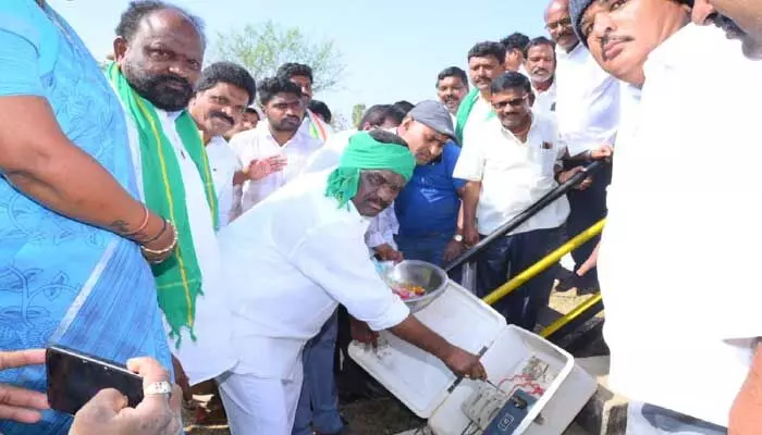 సూర్యాపేట జిల్లాకు ఆర్డిఆర్ ఎస్సారెస్పీ రెండో దశ జలాలు విడుదల సూర్యాపేట జిల్లాకు ఆర్డిఆర్ ఎస్సారెస్పీ రెండో దశ జలాలు విడుదల