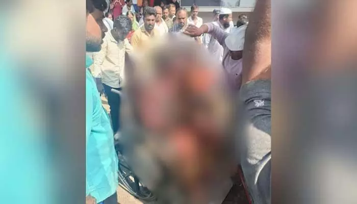 BREAKING: షుగర్ ఫ్యాక్టరీలో భారీ పేలుడు.. ఇద్దరు మృతి, 8 మందికి తీవ్రగాయాలు BREAKING: షుగర్ ఫ్యాక్టరీలో భారీ పేలుడు.. ఇద్దరు మృతి, 8 మందికి తీవ్రగాయాలు