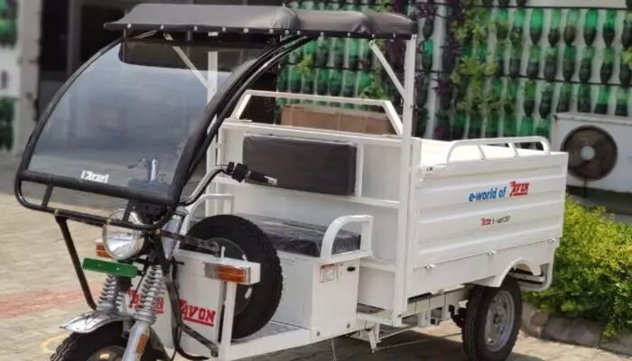 Electric Vehicles: ఈ-రిక్షాలు, ఈ-కార్ట్లకూ సౌండ్ తప్పనిసరి Electric Vehicles: ఈ-రిక్షాలు, ఈ-కార్ట్లకూ సౌండ్ తప్పనిసరి