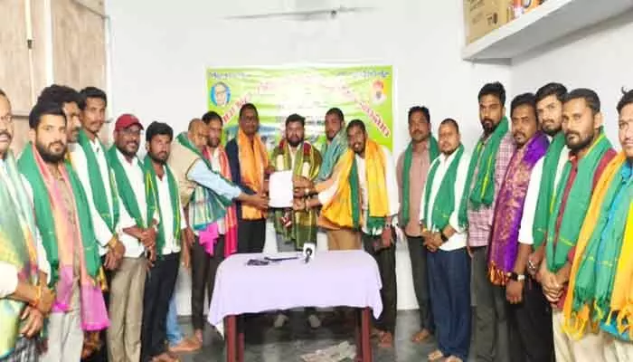 తెలంగాణ గిరిజన ఉపసర్పంచుల సంఘం రాష్ట్ర అధ్యక్షులుగా బానోతు సురేష్ నాయక్ నియామకం తెలంగాణ గిరిజన ఉపసర్పంచుల సంఘం రాష్ట్ర అధ్యక్షులుగా బానోతు సురేష్ నాయక్ నియామకం