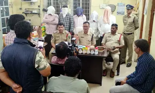 ఆయుర్వేద మూలికా వైద్యం పేరుతో విశాఖలో ఘరానా మోసం