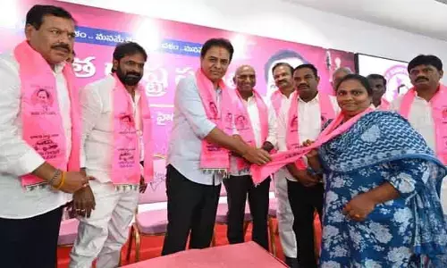 బీఆర్ఎస్ లో చేరిన చిన్నంబావి స‌ర్పంచ్