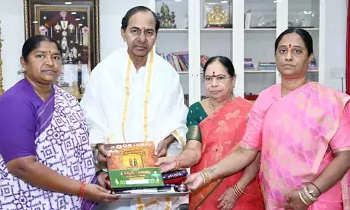 KCR: అమ్మ.. బాగున్నరా! మంత్రులను ఆత్మీయంగా పలుకరించిన KCR