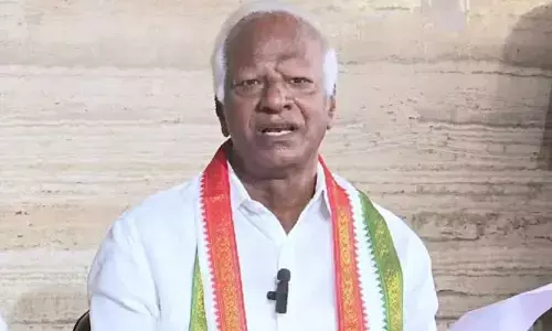 Kadiyam Srihari: ఆ హౌ.. గాళ్లకు దేవుడు కొంచెమైనా బుద్ధి ఇచ్చాడా?.. బీఆర్ఎస్ నేతలపై కడియం ఘాటు వ్యాఖ్యలు