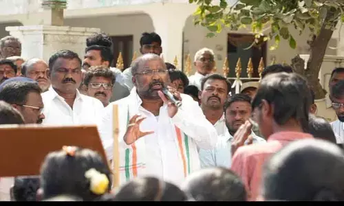స్పీడో మీటర్లకు అమ్మ నాన్న స్టిక్కర్లను అంటించండి : మంత్రి వాకిటి శ్రీహరి
