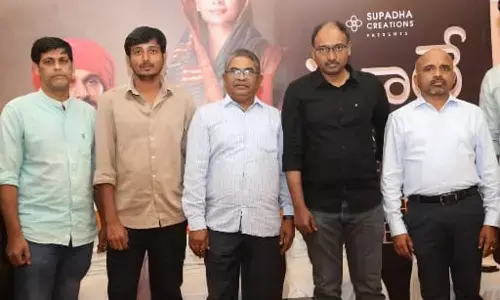 ఫూలే సినిమా ప్రతి ఒక్కరిలో సేవా స్ఫూర్తి కలిగిస్తుంది