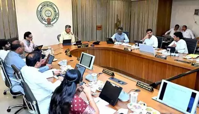 ఏపీ కేబినెట్ భేటీ ప్రారంభం: ఎజెండాలో 38 అంశాలు.. కీలక నిర్ణయాలపై ఉత్కంఠ ఏపీ కేబినెట్ భేటీ ప్రారంభం: ఎజెండాలో 38 అంశాలు.. కీలక నిర్ణయాలపై ఉత్కంఠ