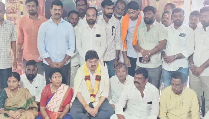 భూములు అమ్మడమే లక్ష్యంగా రేవంత్ సర్కార్ పని చేస్తుంది : బీజేపీ రాష్ట్ర అధ్యక్షుడు ఎన్.రాంచందర్ రావు భూములు అమ్మడమే లక్ష్యంగా రేవంత్ సర్కార్ పని చేస్తుంది : బీజేపీ రాష్ట్ర అధ్యక్షుడు ఎన్.రాంచందర్ రావు
