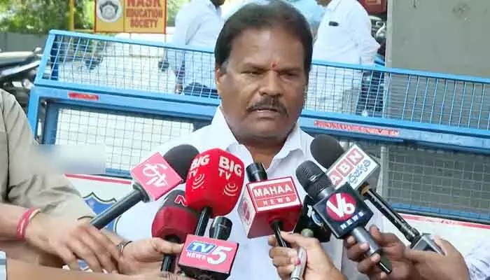 మాజీ అడిషనల్ ఎస్పీ తిరుపతన్న నాకు బంధువు.. మాజీ ఎమ్మెల్యే జైపాల్ యాదవ్ మాజీ అడిషనల్ ఎస్పీ తిరుపతన్న నాకు బంధువు.. మాజీ ఎమ్మెల్యే జైపాల్ యాదవ్