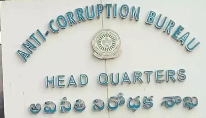 ఏసీబీ స్కెచ్.. అడ్డంగా దొరికిపోయిన ఎంఈవో జాన్ ఏసీబీ స్కెచ్.. అడ్డంగా దొరికిపోయిన ఎంఈవో జాన్