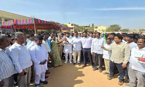 గ్రామీణ క్రీడాకారులు ఒలంపిక్ క్రీడల్లో రాణించాలి :
