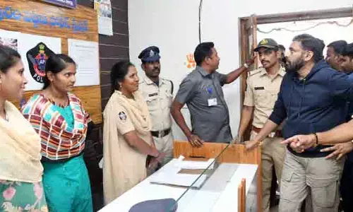 పిఠాపురం పోలీస్ స్టేషన్‌కు పవన్ కల్యాణ్