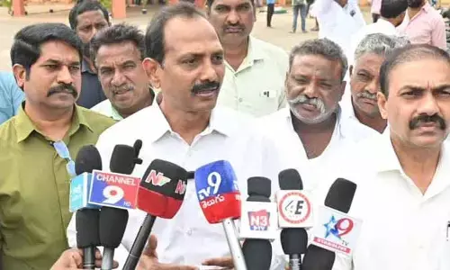 ప్రజా కోర్టులోనే తేల్చుకుంటాం: మాజీ ఎమ్మెల్యే గోపిరెడ్డి శ్రీనివాసరెడ్డి