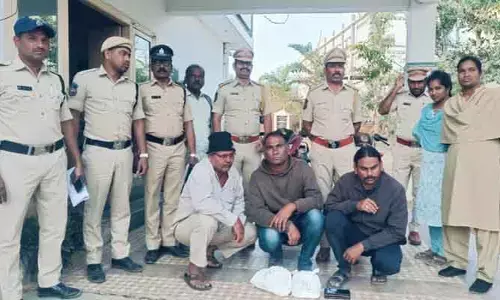 జడ్చర్ల లో నిషేధిత 240 గ్రాముల అల్ప్రా జోలం పట్టివేత