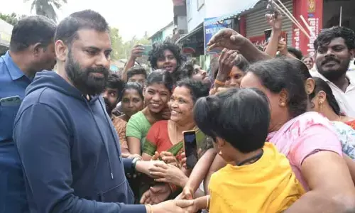 పిఠాపురం పట్టణంలో డిప్యూటీ సీఎం క్షేత్రస్థాయి పర్యటన..కాలినడకన వెళ్లి ప్రజా సమస్యలపై ఆరా