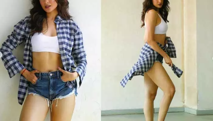 కుర్రకారుకు హాట్ ట్రీట్.. పొట్టి నిక్కర్లో దర్శనమిచ్చి చెమటలు పట్టిస్తున్న బాలయ్య బ్యూటీ కుర్రకారుకు హాట్ ట్రీట్.. పొట్టి నిక్కర్లో దర్శనమిచ్చి చెమటలు పట్టిస్తున్న బాలయ్య బ్యూటీ