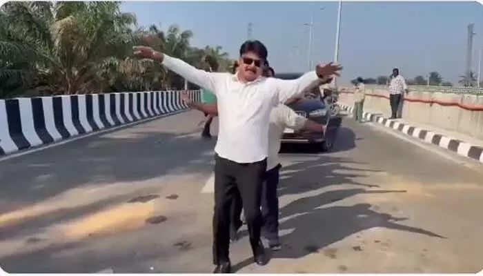క్యాబాత్ హై ఎమ్మెల్యే సాబ్.. మస్తు స్టెప్పులు వేశారు! క్యాబాత్ హై ఎమ్మెల్యే సాబ్.. మస్తు స్టెప్పులు వేశారు!