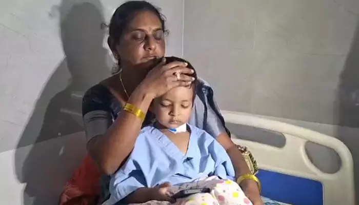 బాలుడి గొంతు కోసిన చైనా మాంజా బాలుడి గొంతు కోసిన చైనా మాంజా