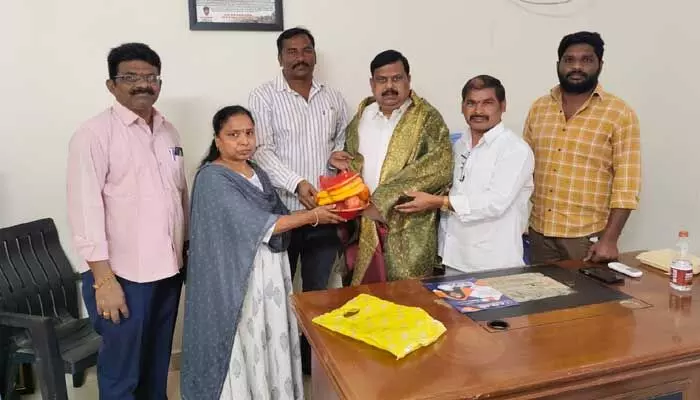 ఆర్టీసీ సేవలు మెరుగుపరచాలి : ఎమ్మెల్యే బాలు నాయక్ ఆర్టీసీ సేవలు మెరుగుపరచాలి : ఎమ్మెల్యే బాలు నాయక్