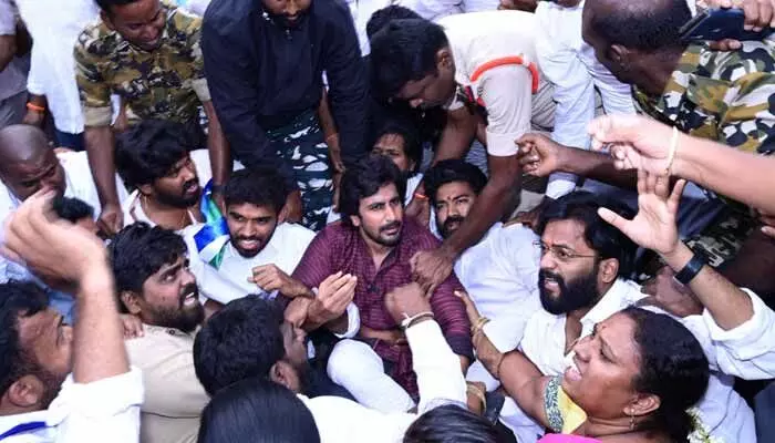 విద్యార్థి సంఘాల ధర్నా.. హోరెత్తిన తిరుపతి ఆర్డీఓ కార్యాలయం విద్యార్థి సంఘాల ధర్నా.. హోరెత్తిన తిరుపతి ఆర్డీఓ కార్యాలయం