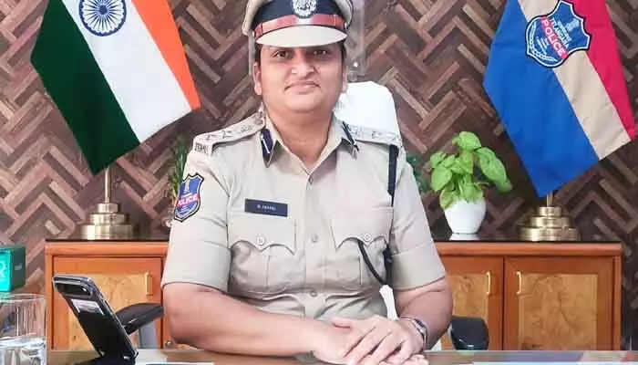 సంక్రాంతి సెలవుల్లో దొంగతనాల పట్ల అప్రమత్తంగా ఉండాలి : ఎస్పీ జానకి సంక్రాంతి సెలవుల్లో దొంగతనాల పట్ల అప్రమత్తంగా ఉండాలి : ఎస్పీ జానకి