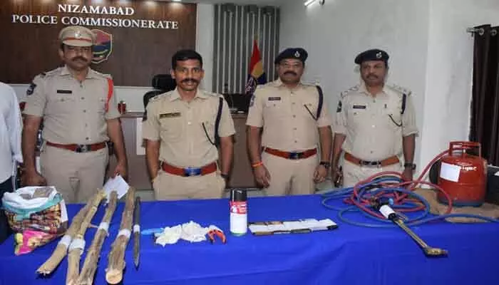 ఏటీఎం దొంగల అంతర్రాష్ట్ర దోపిడీ ముఠా అరెస్ట్ ఏటీఎం దొంగల అంతర్రాష్ట్ర దోపిడీ ముఠా అరెస్ట్