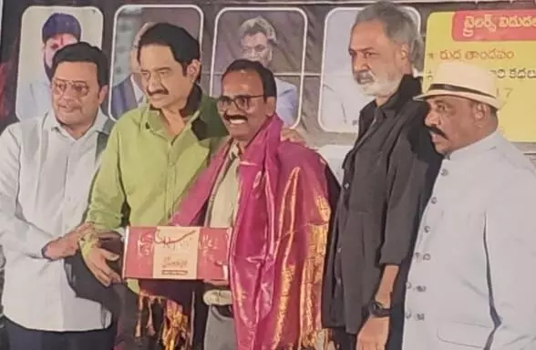 ఒక్క ప్రొడ్యూసర్.. ఒకేసారి 15 చిత్రాల నిర్మాణం.. ఒక్క ప్రొడ్యూసర్.. ఒకేసారి 15 చిత్రాల నిర్మాణం..