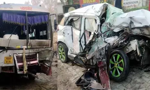 ఘోర రోడ్డు ప్రమాదం: బస్సు-కారు ఢీకొని నలుగురు మృతి