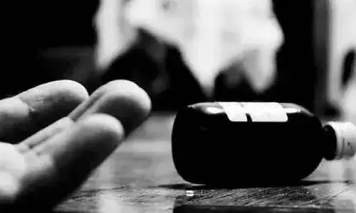మ‌హిళా ఆత్మహ‌త్యాయ‌త్నం