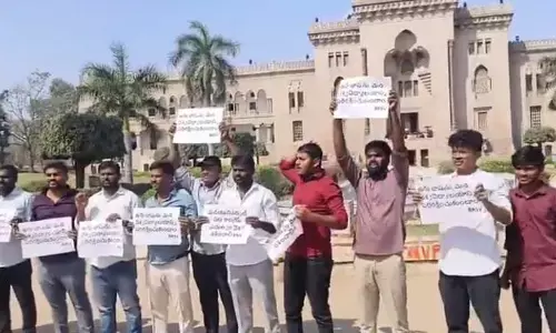 Osmania University: ఉర్దూ యూనివర్సిటీకి మద్దతుగా ఓయూ విద్యార్థుల నిరసన
