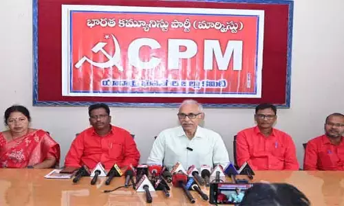 ట్రంప్ ముందు సాష్టాంగ ప్రమాణం చేస్తూ మోకరిల్లిన  మోడీ : సీపీఎం పొలిట్ బ్యూరో స‌భ్యులు బీ.వీ. రాఘ‌వులు