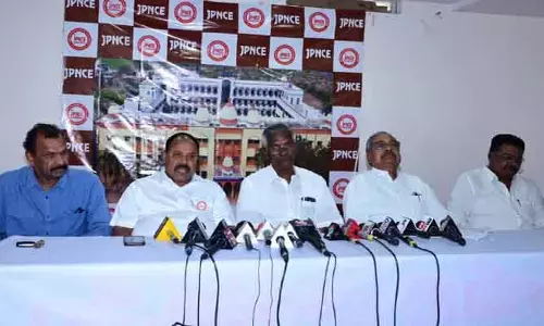 విశిష్ట వ్యక్తులను స్మరించుకునే విశేషవ్యక్తి రవికుమార్ :  న్యాయవాది మనోహర్ రెడ్డి