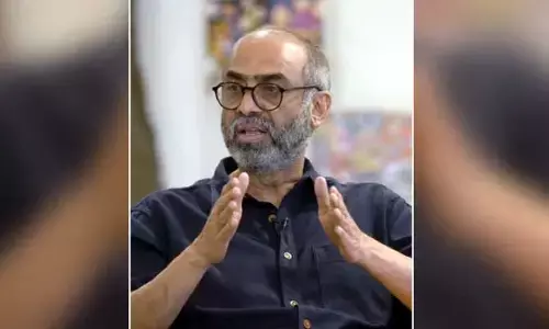 నడిరోడ్డు మీద కారు ఆపిన బడా సినీ నిర్మాత.. ఏమైందంటే?