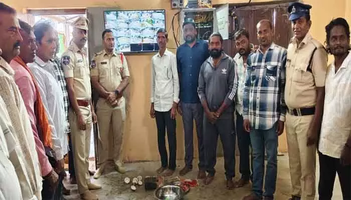 నేరాల నియంత్రణలో సీసీ కెమెరాలు కీలకం నేరాల నియంత్రణలో సీసీ కెమెరాలు కీలకం