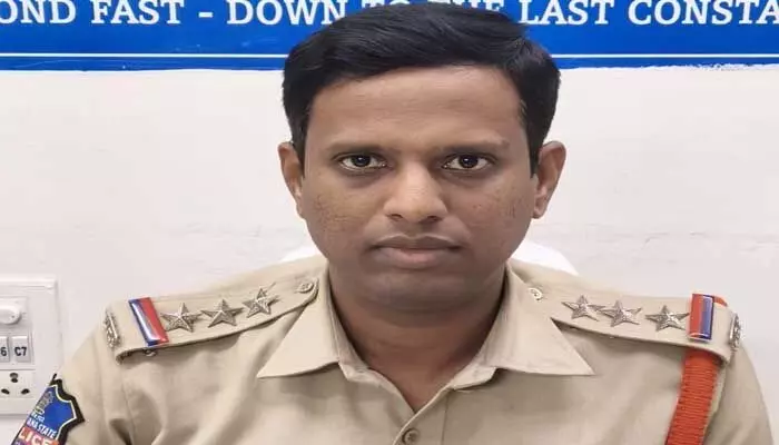 సంక్రాంతి పండుగలకు వెళ్లేవారు జాగ్రత్త తీసుకోవాలి : జడ్చర్ల సీఐ కమలాకర్ సంక్రాంతి పండుగలకు వెళ్లేవారు జాగ్రత్త తీసుకోవాలి : జడ్చర్ల సీఐ కమలాకర్
