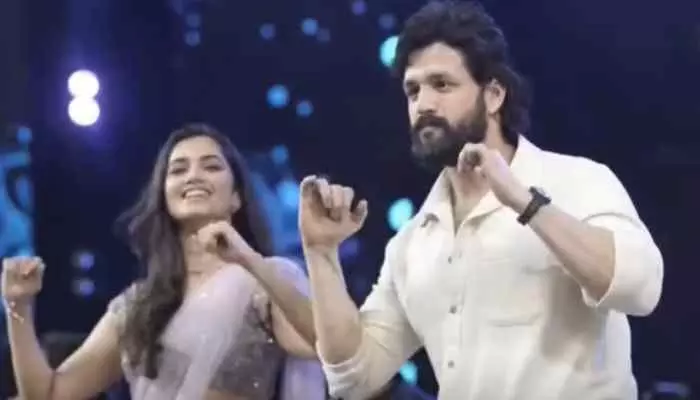 హీరోయిన్ తో డ్యాన్స్ ఇరగదీసిన అఖిల్ హీరోయిన్ తో డ్యాన్స్ ఇరగదీసిన అఖిల్