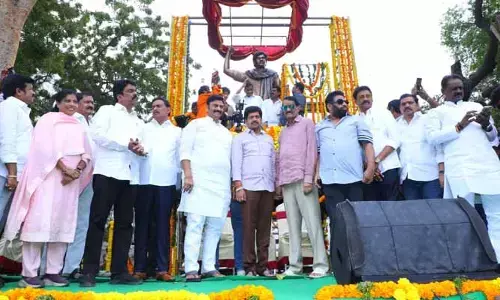 అల్లూరిని తలచుకుంటే గుర్తొచ్చేది కృష్ణనే: మంత్రి కొల్లు రవీంద్ర
