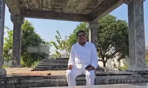 జగిత్యాలలో వింత ఘటన.. తన సమాధి తానే నిర్మించుకున్న వ్యక్తి