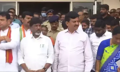 మేడారం సమ్మక్క-సారలమ్మను దర్శించుకున్న మంత్రులు