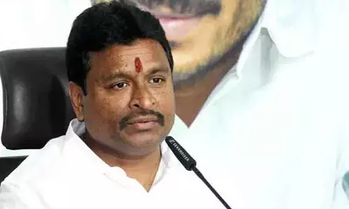 ఆర్య వైశ్యులపై పోలీసుల దాడి: హోంమంత్రిపై వెల్లంపల్లి ఫైర్