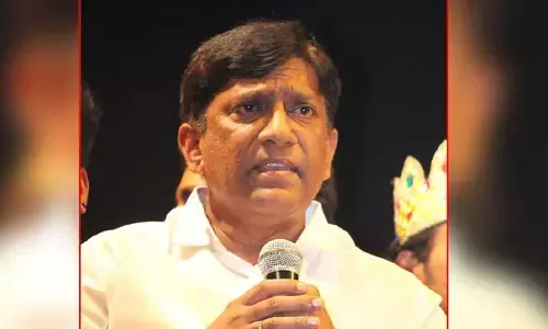 ఆయన్ను తిరిగి విధుల్లోకి తీసుకోవాలి: మాజీ ఎంపీ డిమాండ్