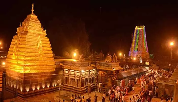 శ్రీశైలంలో మకర సంక్రాంతి బ్రహ్మోత్సవాలు.. చెంచు గిరిజనులకు ప్రత్యేక ఆహ్వానం.. ఎందుకంటే? శ్రీశైలంలో మకర సంక్రాంతి బ్రహ్మోత్సవాలు.. చెంచు గిరిజనులకు ప్రత్యేక ఆహ్వానం.. ఎందుకంటే?