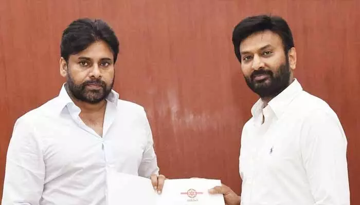 త్వరలో తెలంగాణలో పవన్ కల్యాణ్ పర్యటన: అధికారికంగా ప్రకటించిన JSP త్వరలో తెలంగాణలో పవన్ కల్యాణ్ పర్యటన: అధికారికంగా ప్రకటించిన JSP