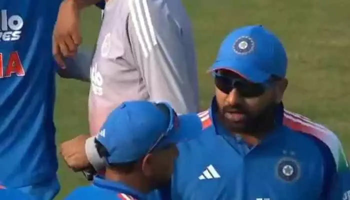 Rohit Sharma: కుల్దీప్ యాదవ్ కు క్లాస్ పీకిన రోహిత్ శర్మ Rohit Sharma: కుల్దీప్ యాదవ్ కు క్లాస్ పీకిన రోహిత్ శర్మ
