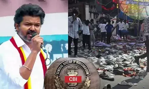 కరూర్ తొక్కిసలాట కేసు.. ఢిల్లీలో సీబీఐ విచారణకు హాజరైన హీరో విజయ్