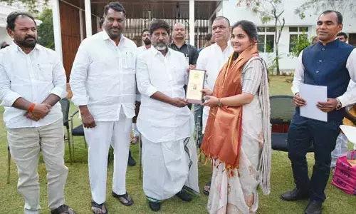 సమాజానికి ఆదర్శంగా నిలవాలి : గ్రూప్-1 అభ్యర్థులతో డిప్యూటీ సీఎం భట్టి విక్రమార్క