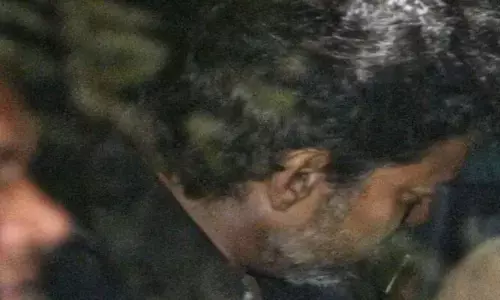 Actor Vijay: కరూర్ తొక్కిసలాట కేసులో సీబీఐ ముందు హాజరైన టీవీకే చీఫ్ విజయ్