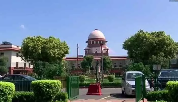 సీఈసీ, ఈసీలకు జీవితకాల రక్షణ పై సుప్రీంకోర్టు సీరియస్.. కేంద్రానికి నోటీసులు సీఈసీ, ఈసీలకు జీవితకాల రక్షణ పై సుప్రీంకోర్టు సీరియస్.. కేంద్రానికి నోటీసులు